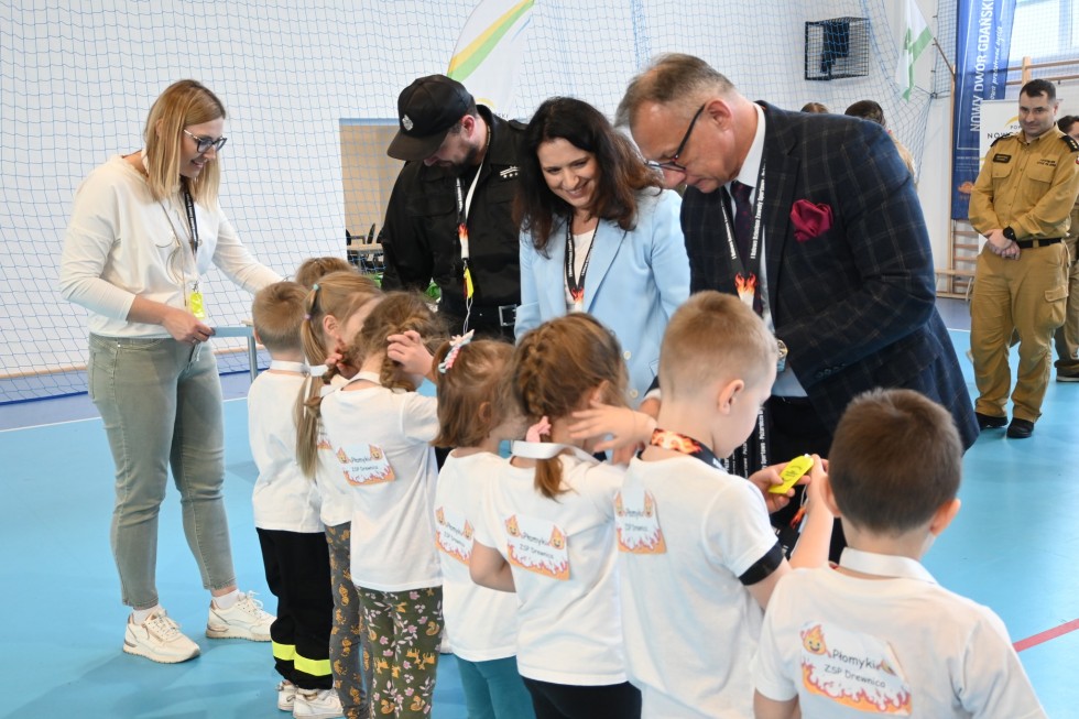Powiat nowodworski. Za nami I Halowe Dziecięce Zawody Sportowo-Pożarnicze – poznajcie zwycięzców.