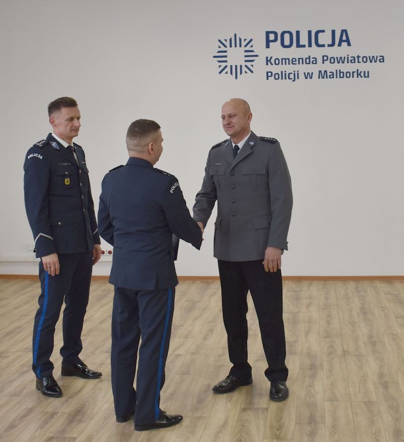 Malbork. Z policyjnym mundurem pożegnali się asp. szt. Sylwia Kowalewska i asp. szt. Witold Damaske.