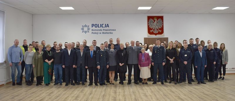 Malbork. Z policyjnym mundurem pożegnali się asp. szt. Sylwia Kowalewska i asp. szt. Witold Damaske.