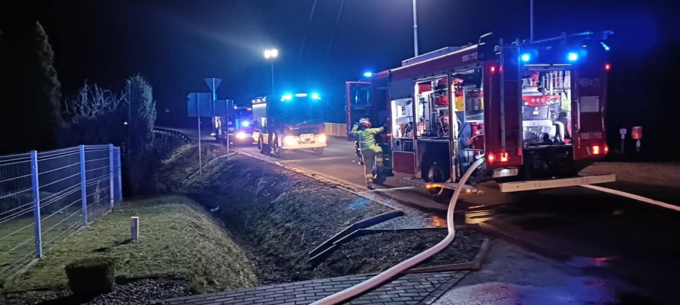 Powiat nowodworski. Pożar poddasza budynku w Dworku.