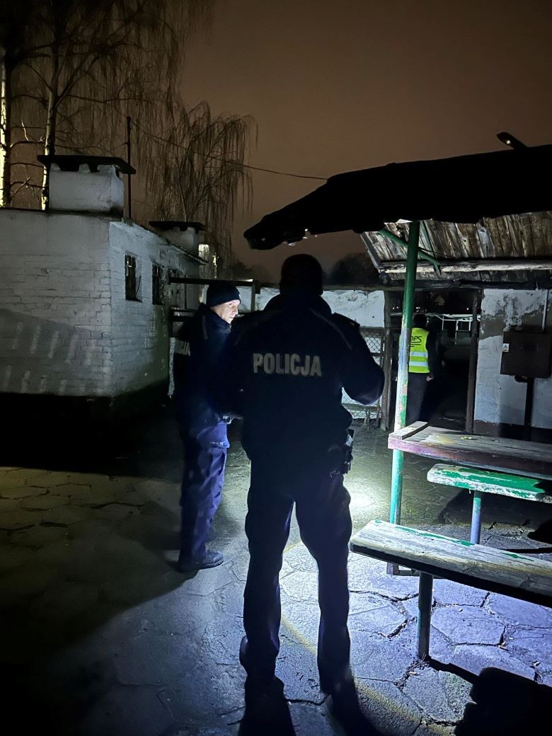 Powiat sztumski. Policjanci i MOPS wspierają osoby bezdomne.
