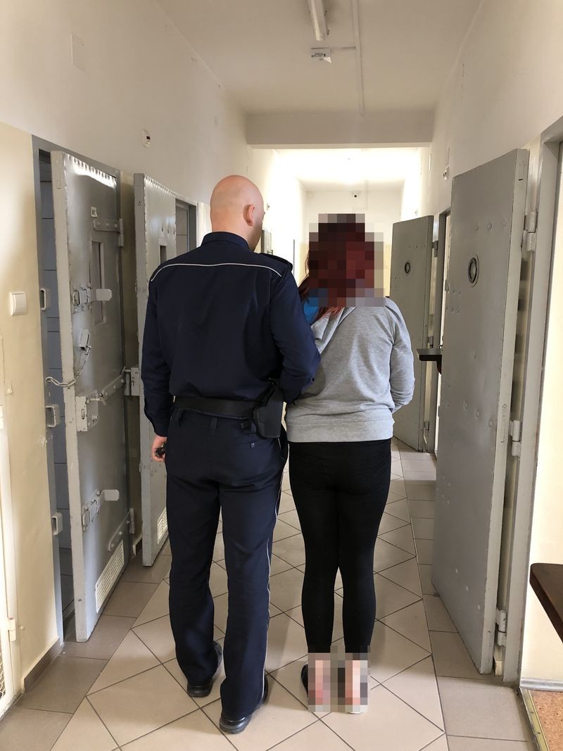 Malbork. Za namową partnera, ukradła dwie butelki alkoholu.
