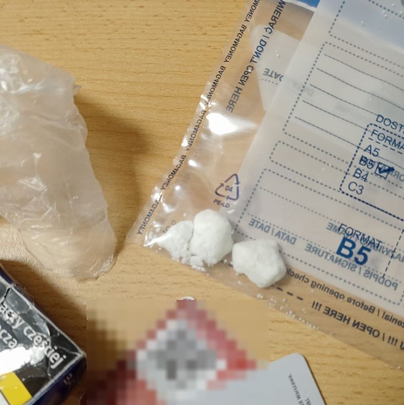 Malbork. Narkotyki schowane miał w opakowaniu po papierosach – grozi mu do 3 lat więzienia.
