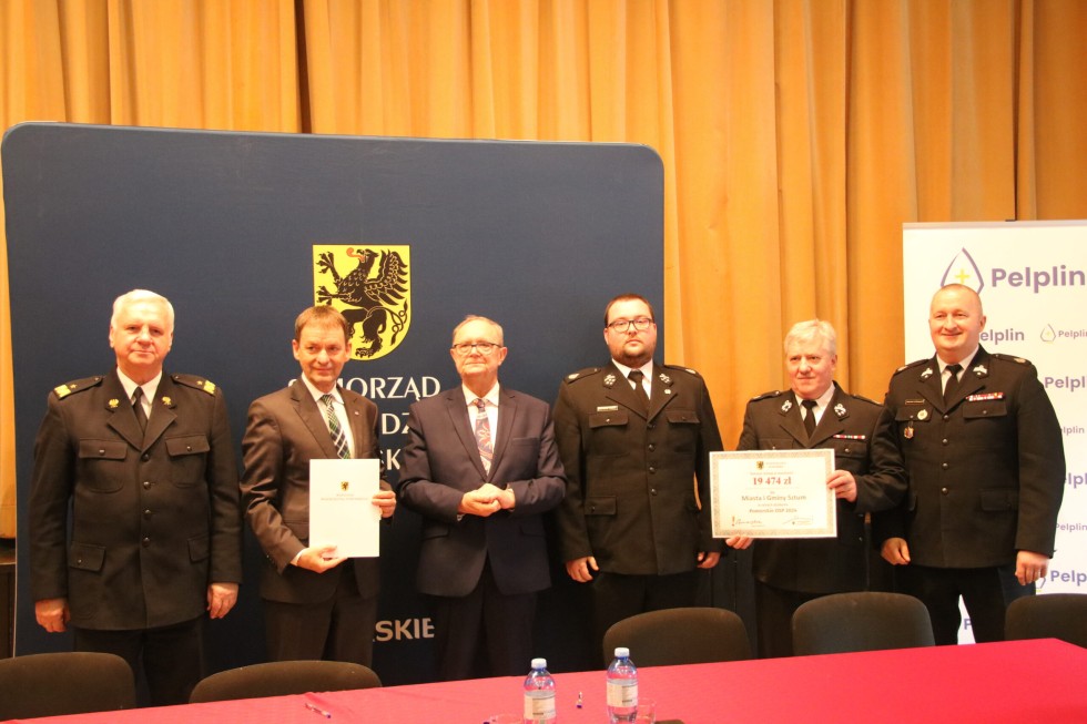 To inwestycja w bezpieczeństwo mieszkańców – podpisano pierwsze umowy w programie Pomorskie OSP.