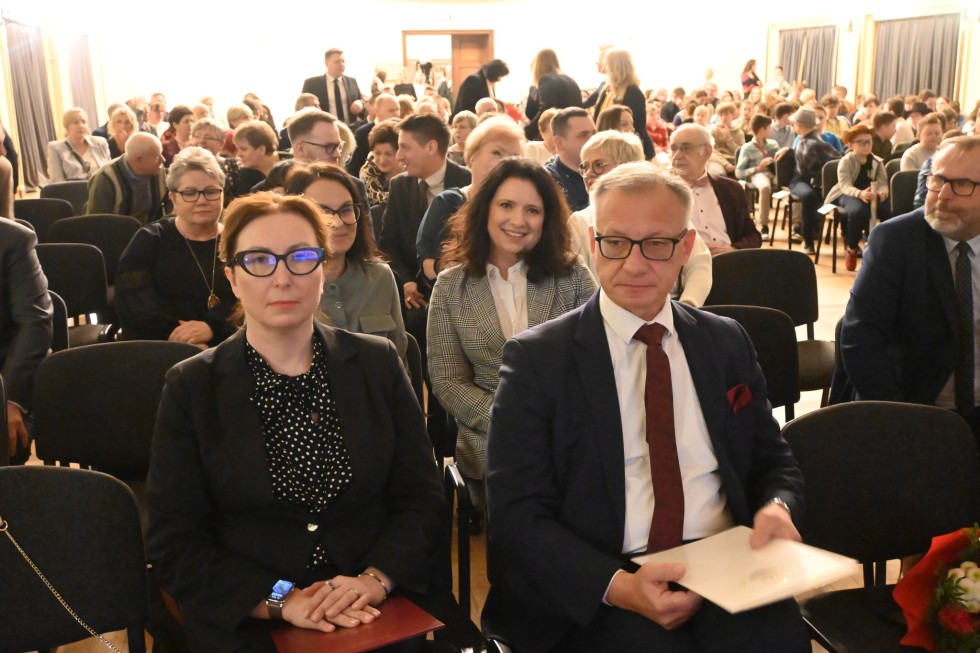 Powiat nowodworski. Szkoła Podstawowa w Kmiecinie skończyła 75 lat.