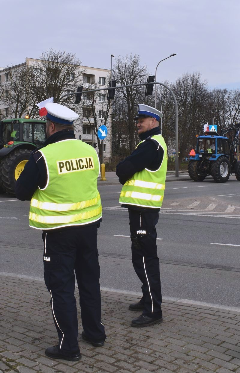Malbork. Policjanci zabezpieczali protest rolników.