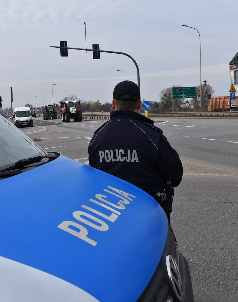 Malbork. Policjanci zabezpieczali protest rolników.