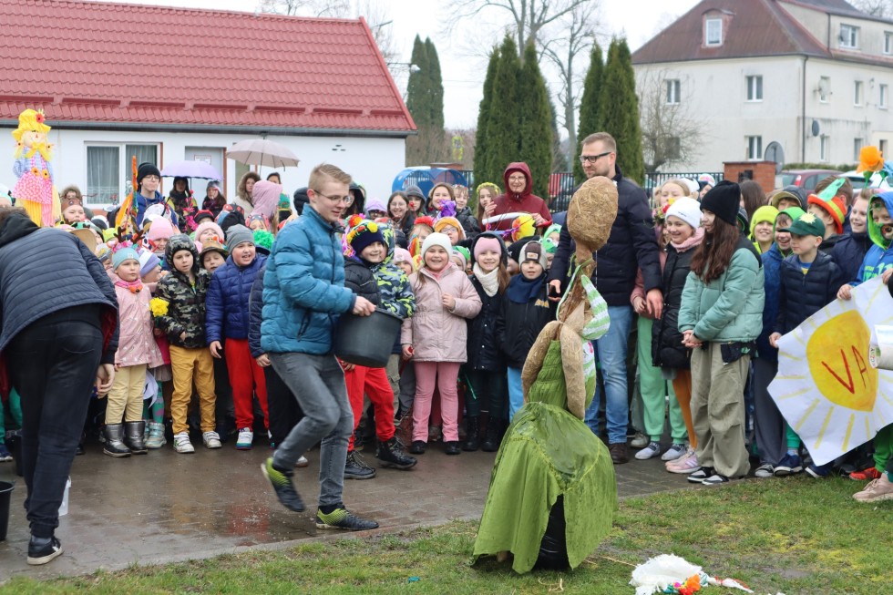Stare Pole. Uczniowie powitali wiosnę.