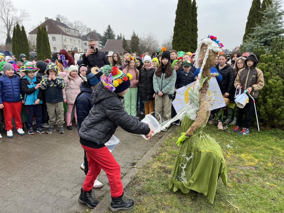 Stare Pole. Uczniowie powitali wiosnę.