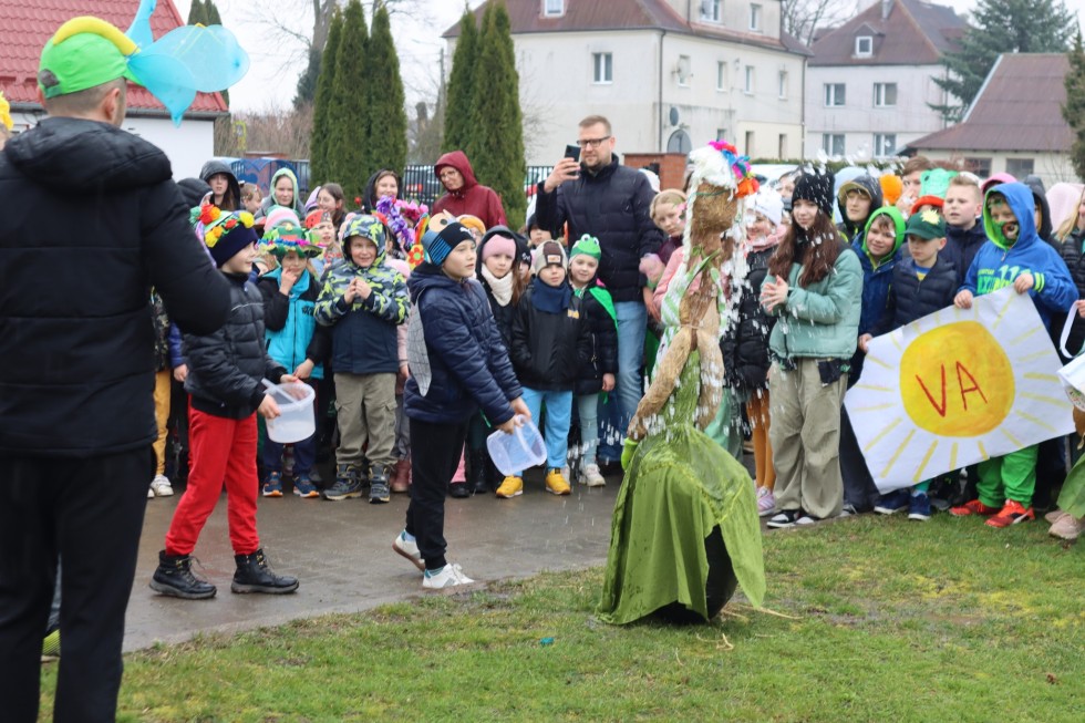 Stare Pole. Uczniowie powitali wiosnę.