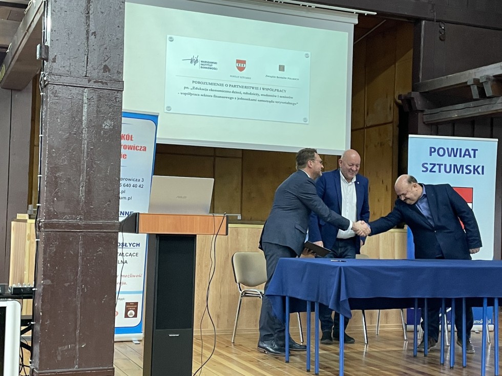 Powiat sztumski. Edukacja ekonomiczna dzieci i młodzieży – podpisano porozumienie o partnerstwie i współpracy.