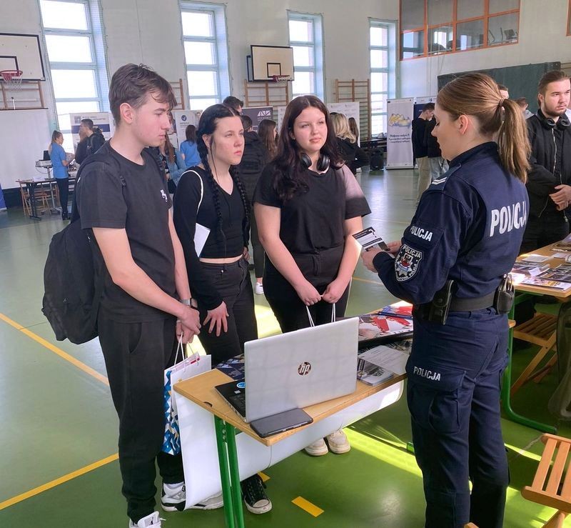 Malbork. Policjanci uczestniczyli w Targach Edukacyjnych.