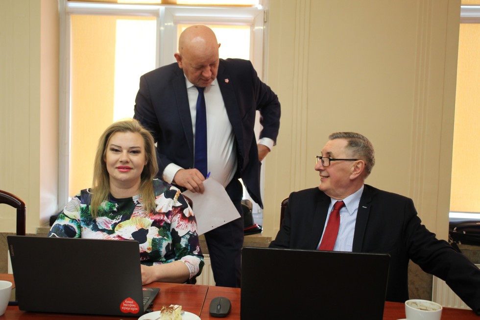 Sztum. Ostatnia sesja Rady Powiatu i medale dla zasłużonych.
