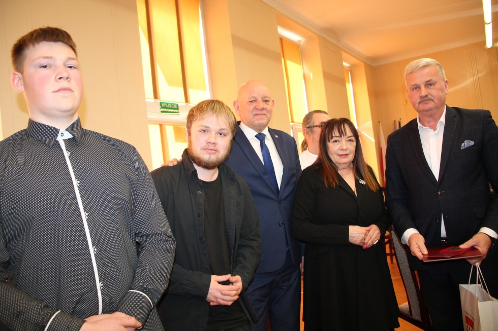 Sztum. Ostatnia sesja Rady Powiatu i medale dla zasłużonych.