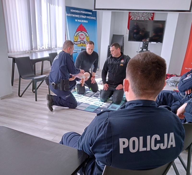 Malbork. Policjanci szkolili się z RNZ – reagowania na niestandardowe zachowania osób.