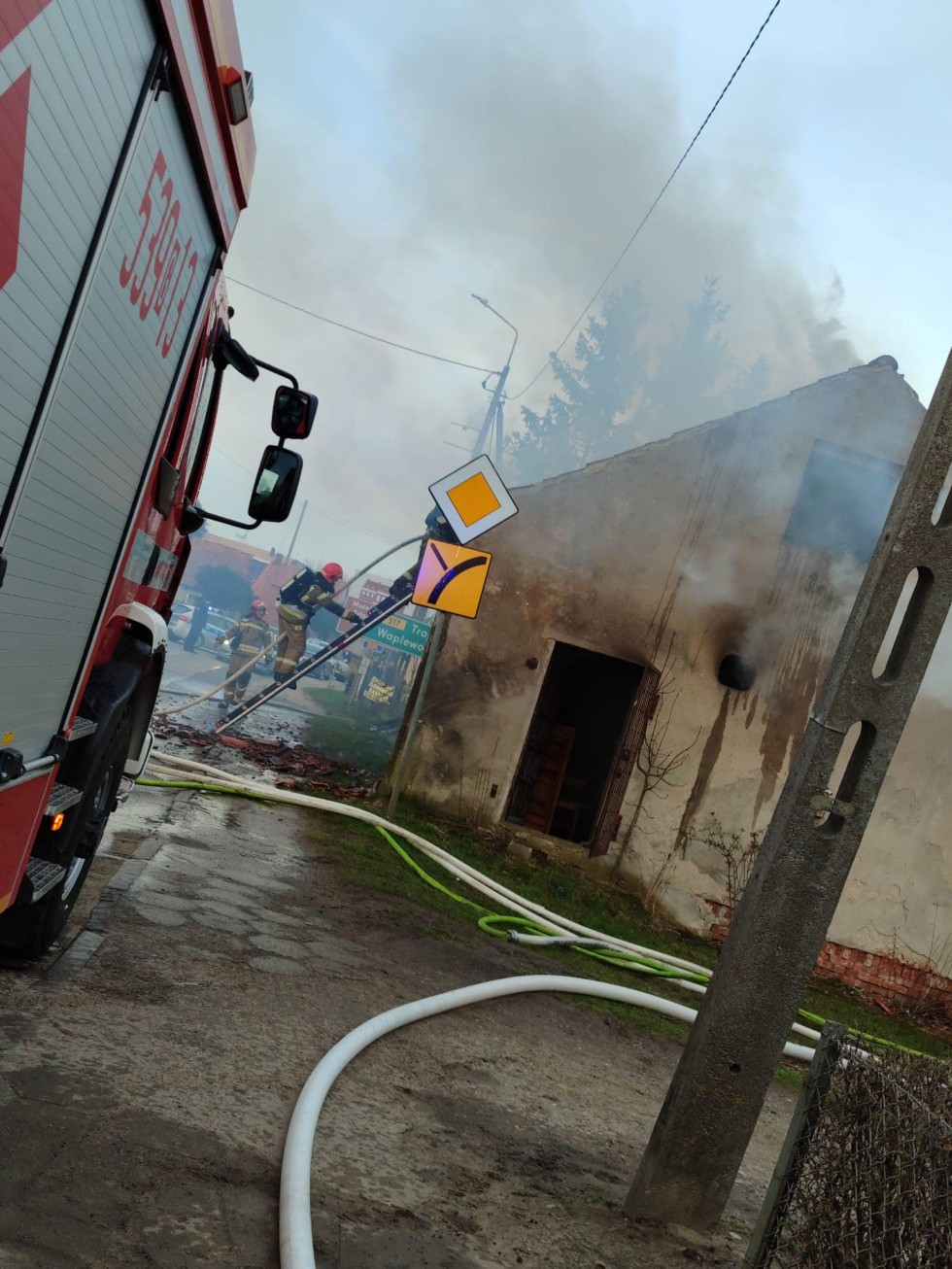 Pożar pustostanu i kolizje drogowe – raport sztumskich służb mundurowych.