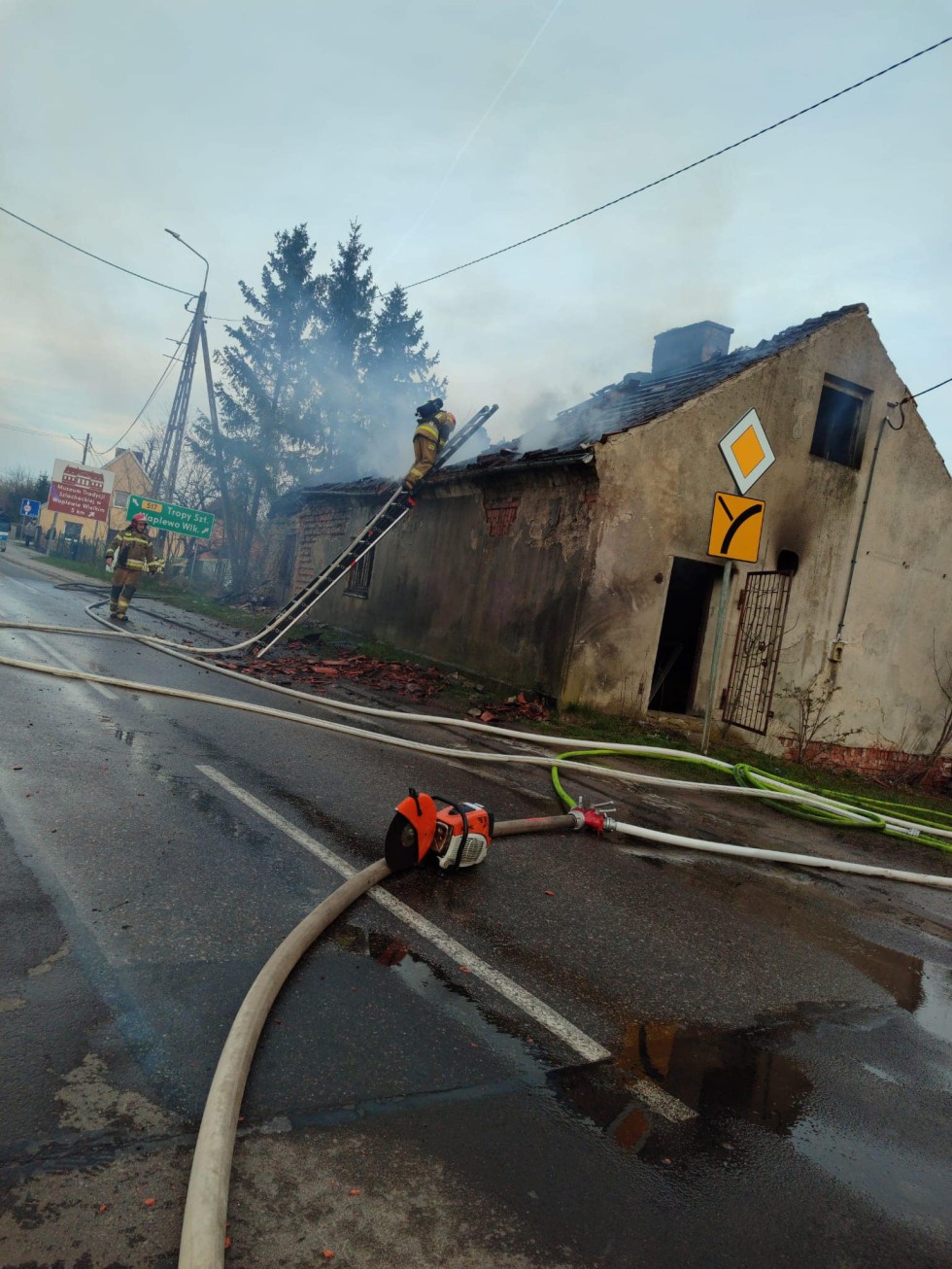 Pożar pustostanu i kolizje drogowe – raport sztumskich służb mundurowych.