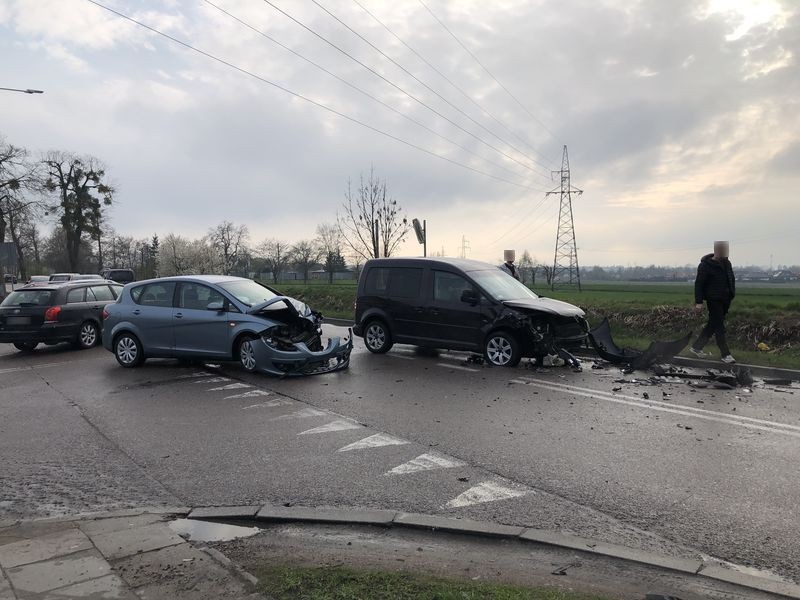 Malbork. Zderzenie dwóch osobówek na ul. Konopnickiej.