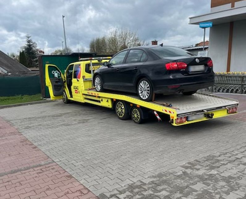 Malbork. Jazda na podwójnym gazie, przekroczenie prędkości i nieletni kierowca -  policjanci podsumowali weekend.