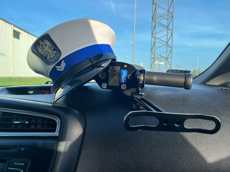 Malbork. Jazda na podwójnym gazie, przekroczenie prędkości i nieletni kierowca -  policjanci podsumowali weekend.