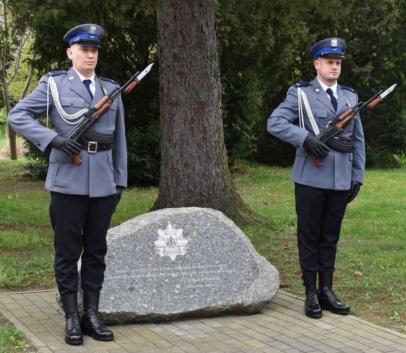 Malbork. Uroczystości upamiętniające Ofiary Zbrodni Katyńskiej z udziałem przedstawicieli służb mundurowych.