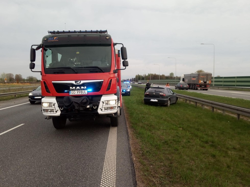 S7. Zderzenie dwóch osobówek w Orłowie.