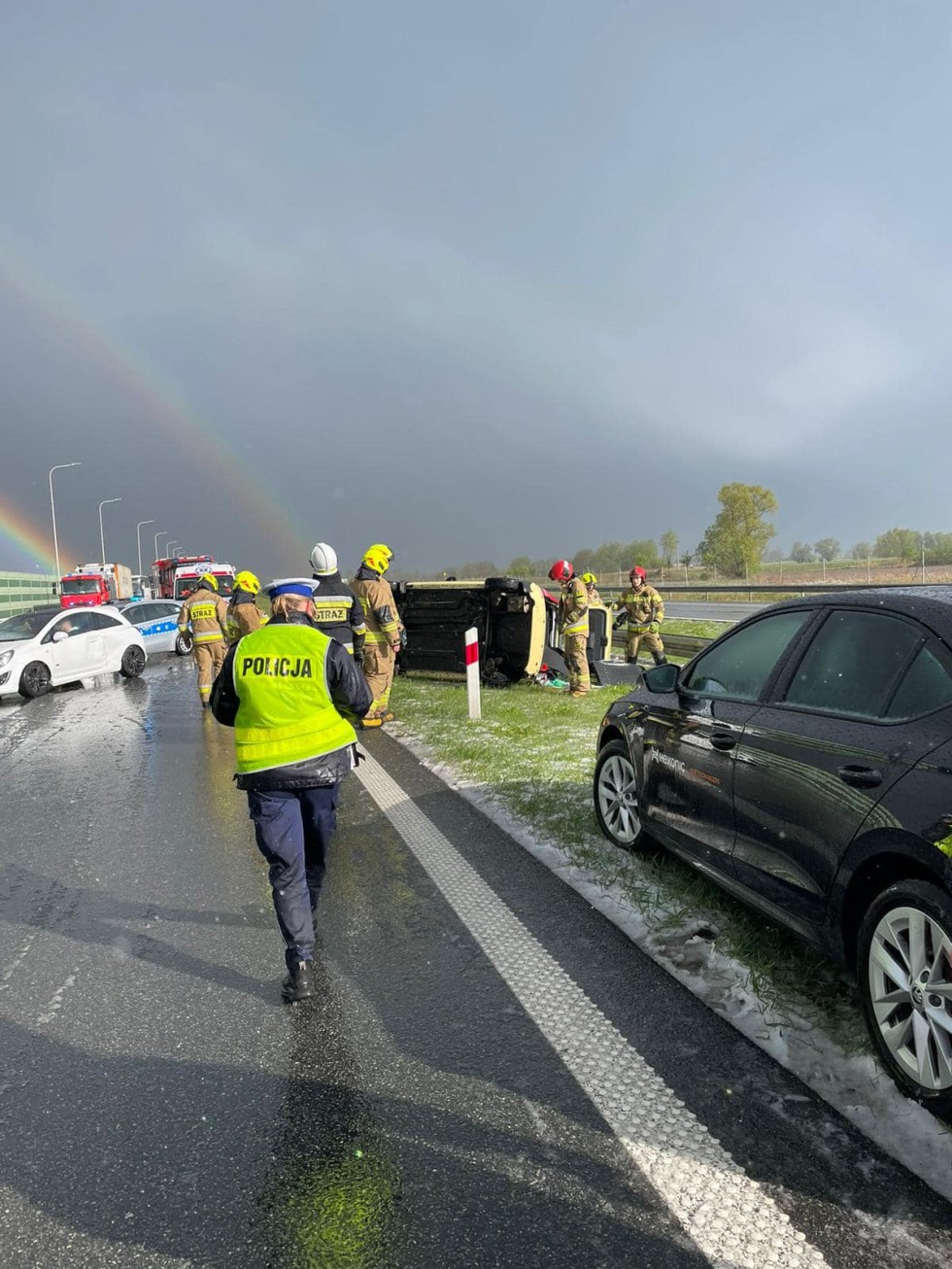 Karambol na trasie S7. Zderzyło się sześć samochodów w pobliżu Nowego Dworu Gdańskiego - 19.04.2024 - wideo i zdjęcia