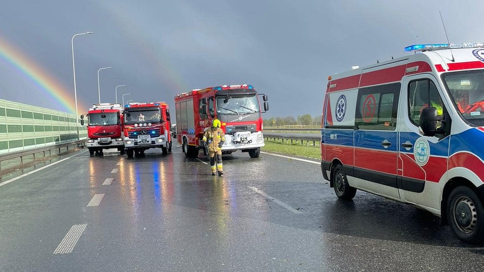 Karambol na trasie S7. Zderzyło się sześć samochodów w pobliżu Nowego Dworu Gdańskiego - 19.04.2024 - wideo i zdjęcia