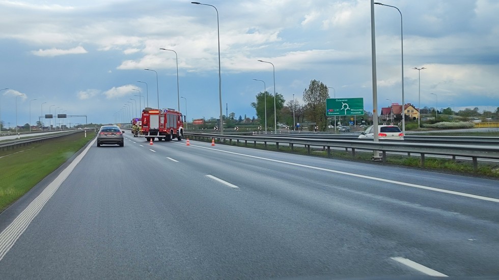 Karambol na trasie S7. Zderzyło się sześć samochodów w pobliżu Nowego Dworu Gdańskiego - 19.04.2024 - wideo i zdjęcia