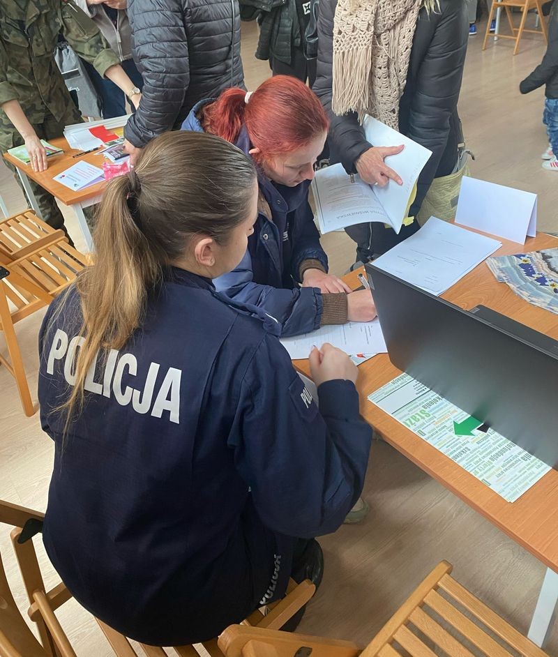 Malbork. Policjanci na Targach Pracy zachęcali do wstąpienia w ich szeregi.