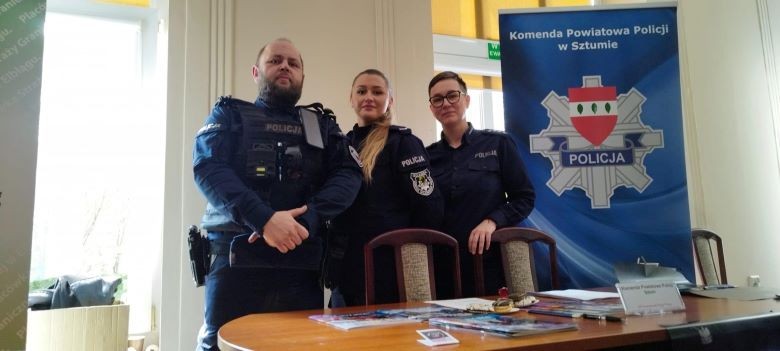 Sztum. Policjanci na Targach Pracy i Edukacji zachęcali do wstąpienia w ich szeregi.