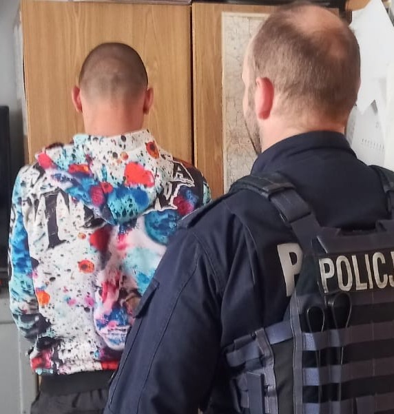 Sztum. Użyli gazu wobec pracownicy lokalu i ukradli pieniądze – grozi im do 20 lat więzienia.