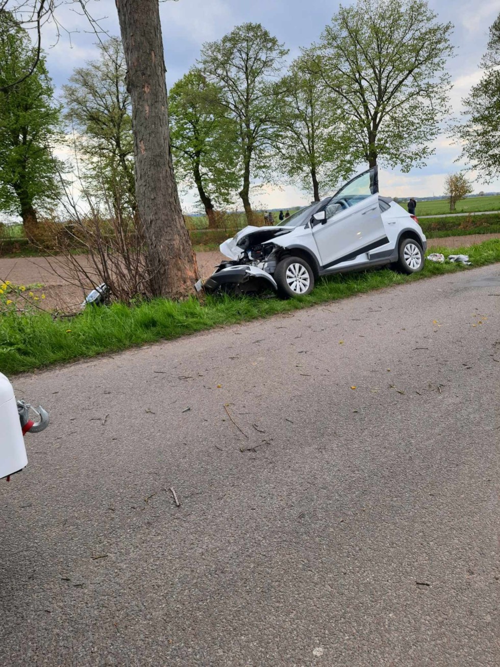 Gmina Lichnowy. Lotnicze Pogotowie Ratunkowe zabrało kobietę po zderzeniu dwóch osobówek.