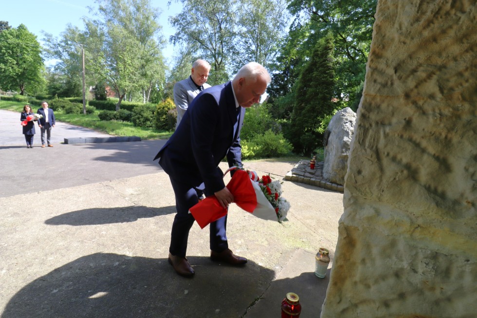 Nowy Staw. Uczczono Narodowy Dzień Zwycięstwa.