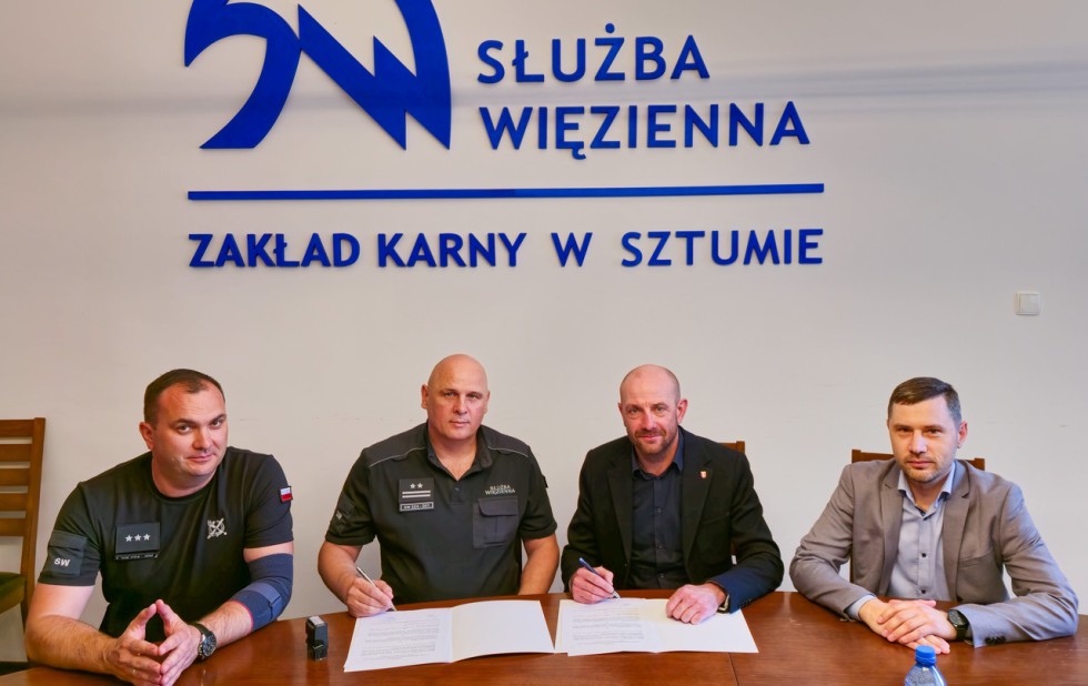 Sztum. Więźniowie będą dbali o miejską zieleń – podpisano stosowną umowę.