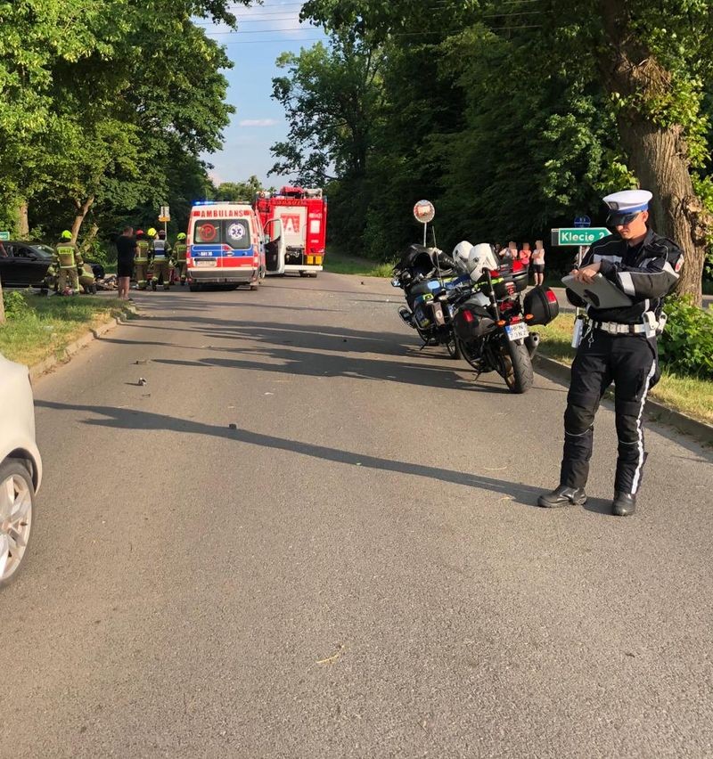 Powiat malborski. Nie ustąpił pierwszeństwa przejazdu i spowodował wypadek – dwie osoby trafiły do szpitala.