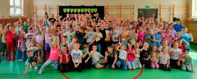 Nowy Staw. Policjanci rozmawiali z uczniami o bezpiecznym wakacyjnym wypoczynku.