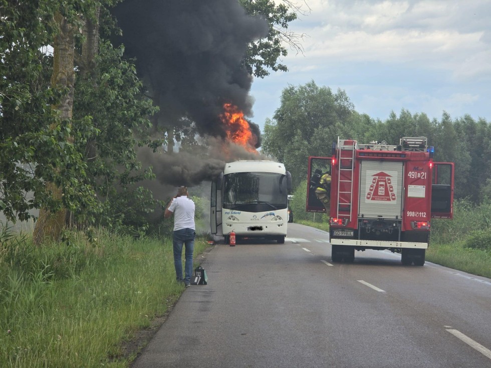 Powiat nowodworski. Pożar autobusu w Marzęcinie.