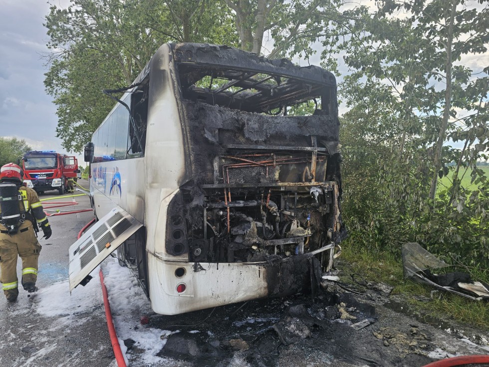 Powiat nowodworski. Pożar autobusu w Marzęcinie.
