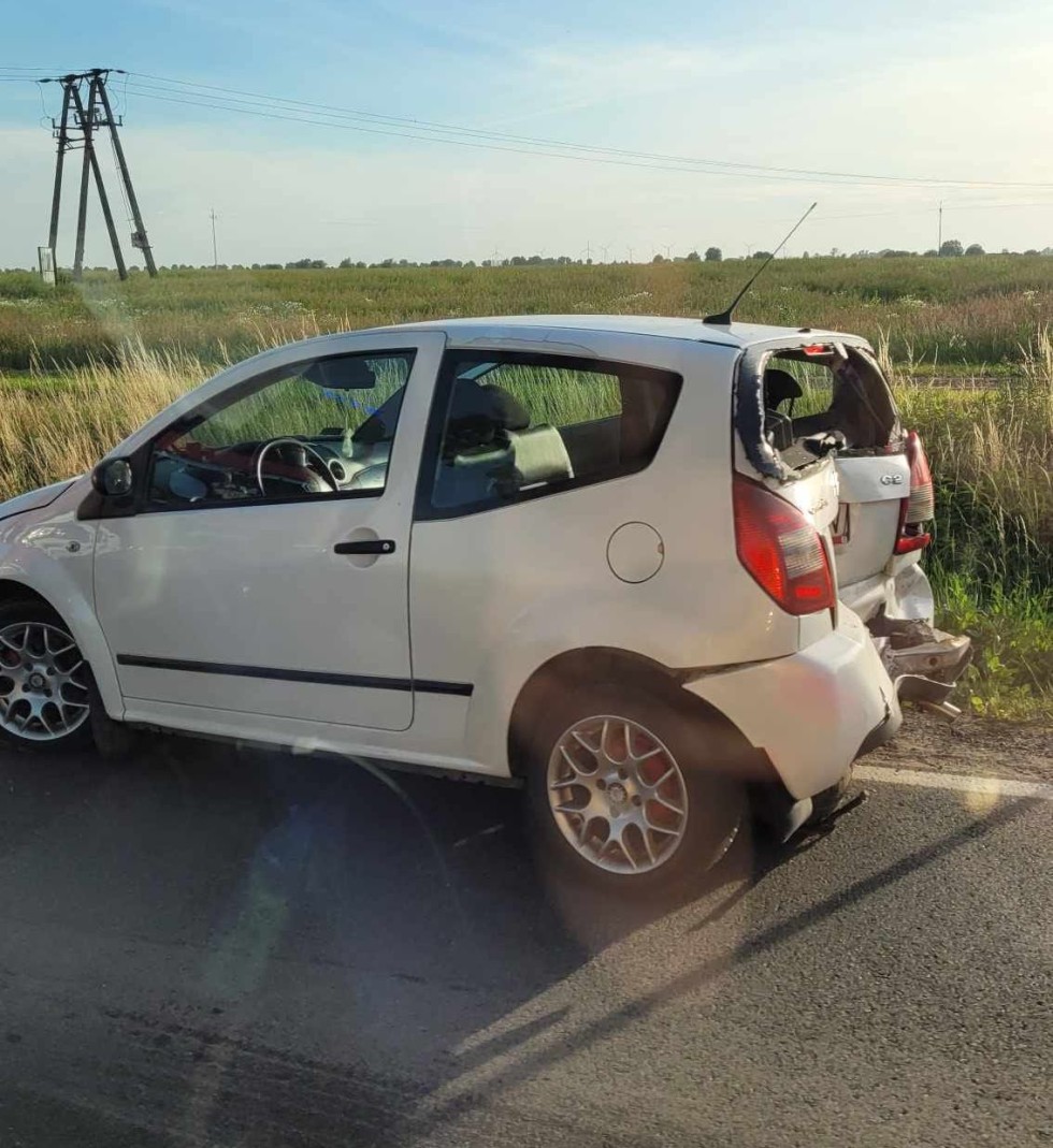 DK55. W Tragaminie ciężarówka uderzyła w samochód, a ten w kolejny – jedna osoba w szpitalu.