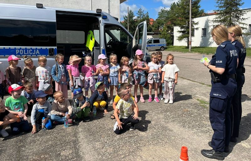 Malbork. Przedszkolaki z odwiedzinami u policjantów.