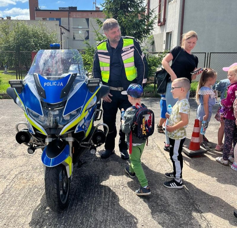 Malbork. Przedszkolaki z odwiedzinami u policjantów.