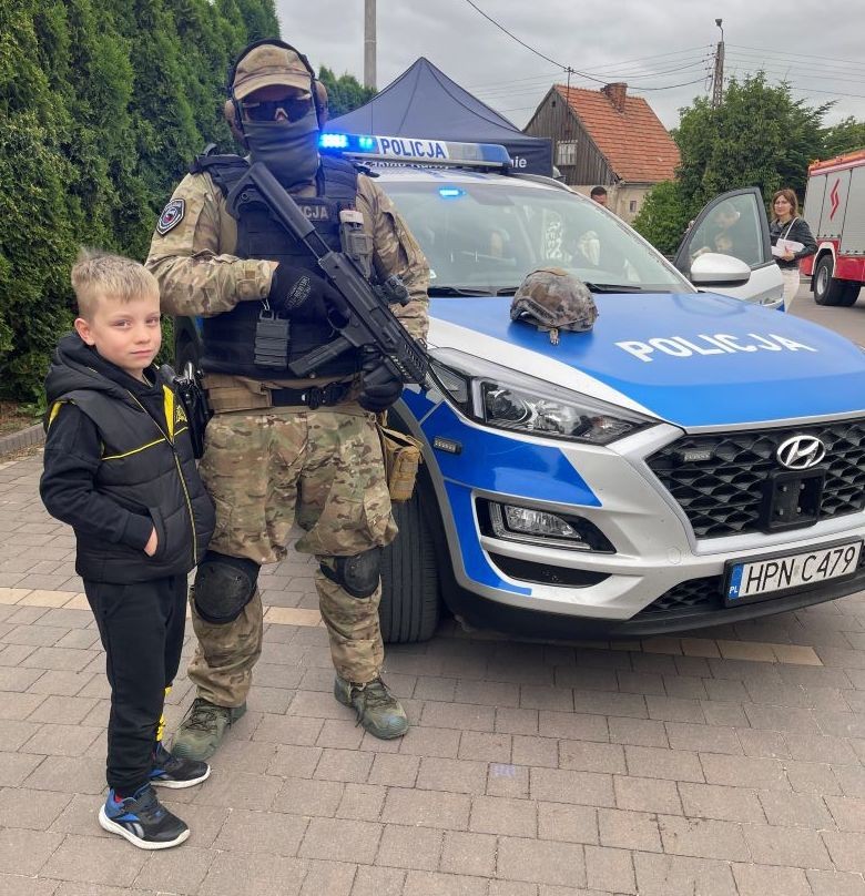 Powiat sztumski. Policjanci na rodzinnych festynach z okazji rozpoczęcia wakacji.