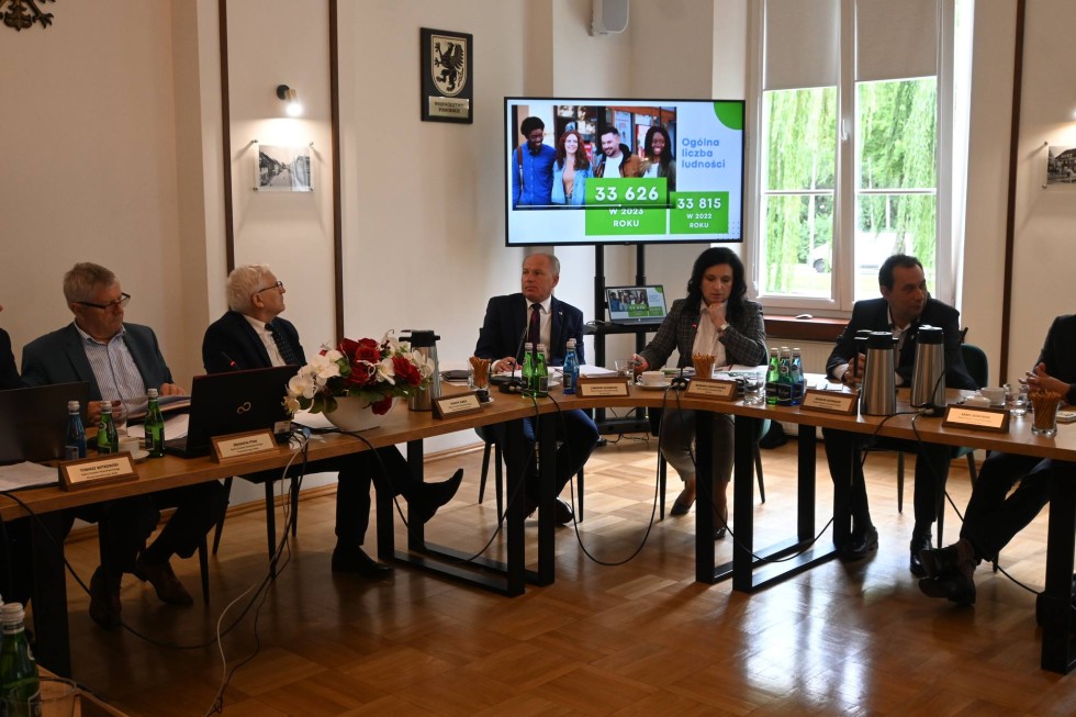 Zarząd Powiatu Nowodworskiego z absolutorium.