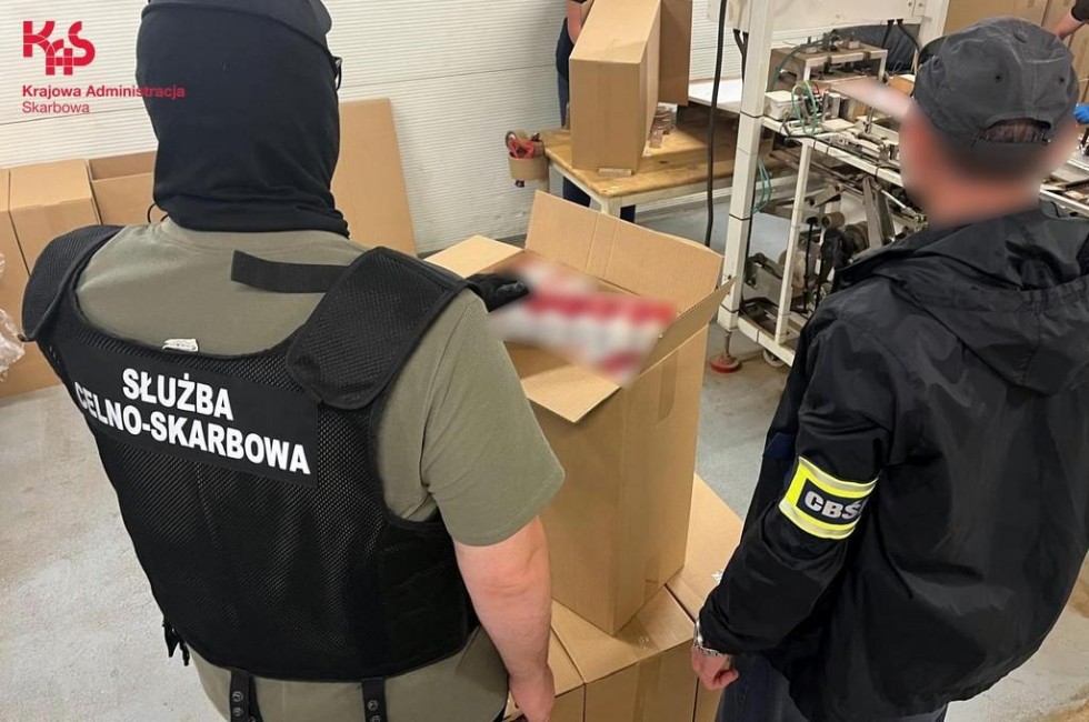 Powiat malborski. Zarzuty dla 14 osób w związku z likwidacją nielegalnej fabryki papierosów.