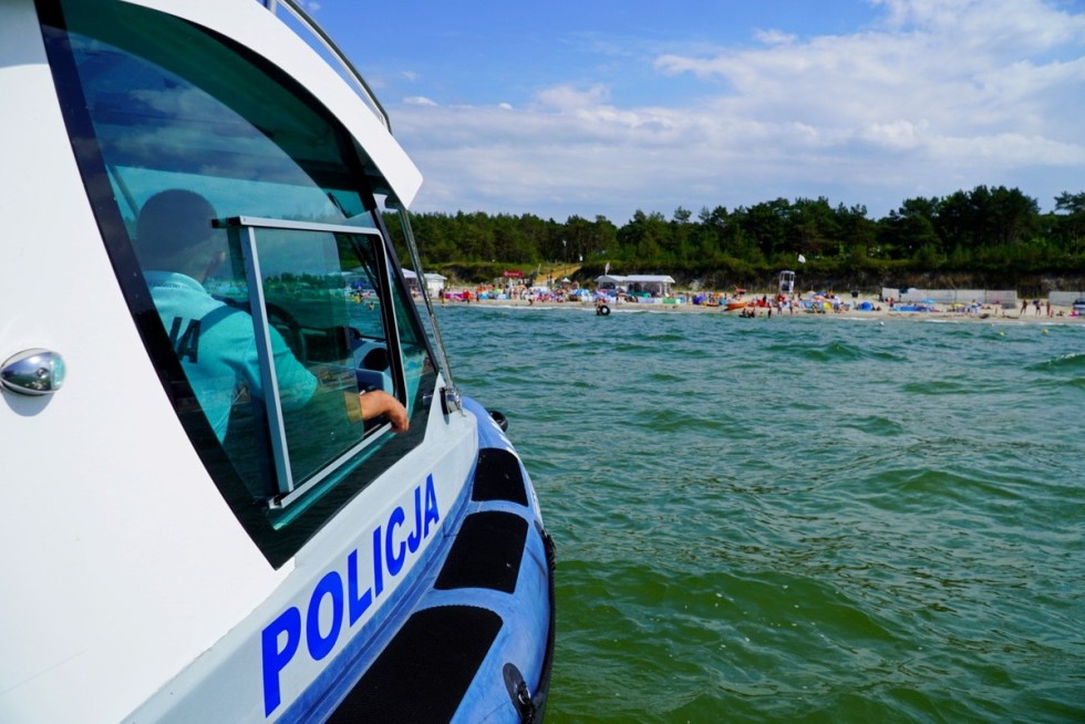 Nowy Dwór Gdański. Bezpieczny wypoczynek nad wodą – policjanci apelują o ostrożność i rozwagę.