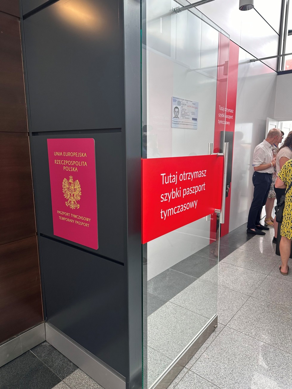 Na gdańskim lotnisku działa punkt wydawania paszportów tymczasowych.