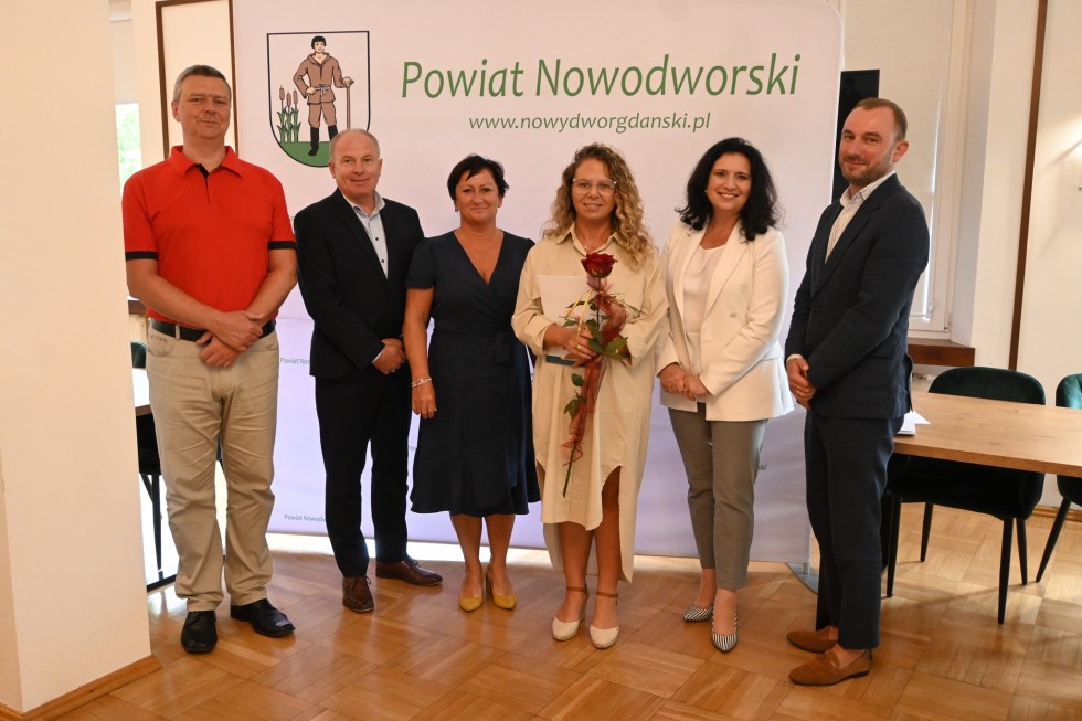 Nowy Dwór Gdański. Wręczono akty nadania stopnia awansu zawodowego dla nauczycieli.