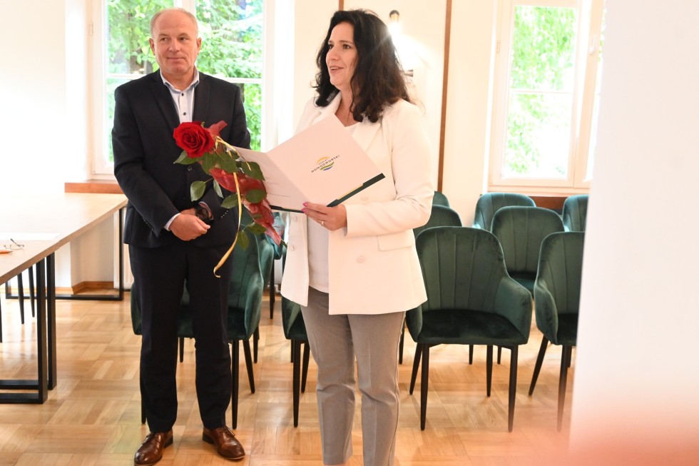Nowy Dwór Gdański. Wręczono akty nadania stopnia awansu zawodowego dla nauczycieli.
