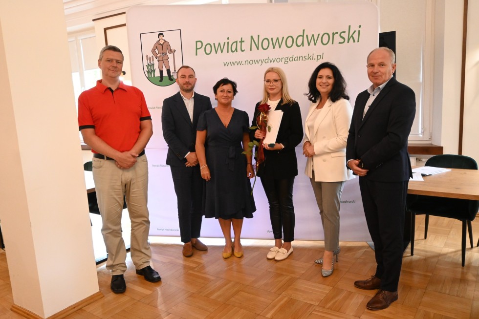 Nowy Dwór Gdański. Wręczono akty nadania stopnia awansu zawodowego dla nauczycieli.